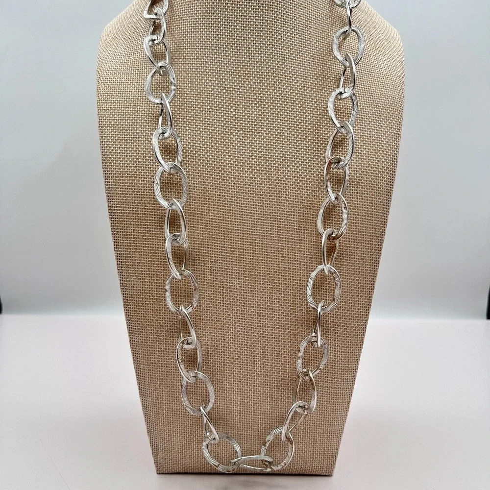 Vintage Y2K Silver Tone Textured Oval Link Chain Necklace 27